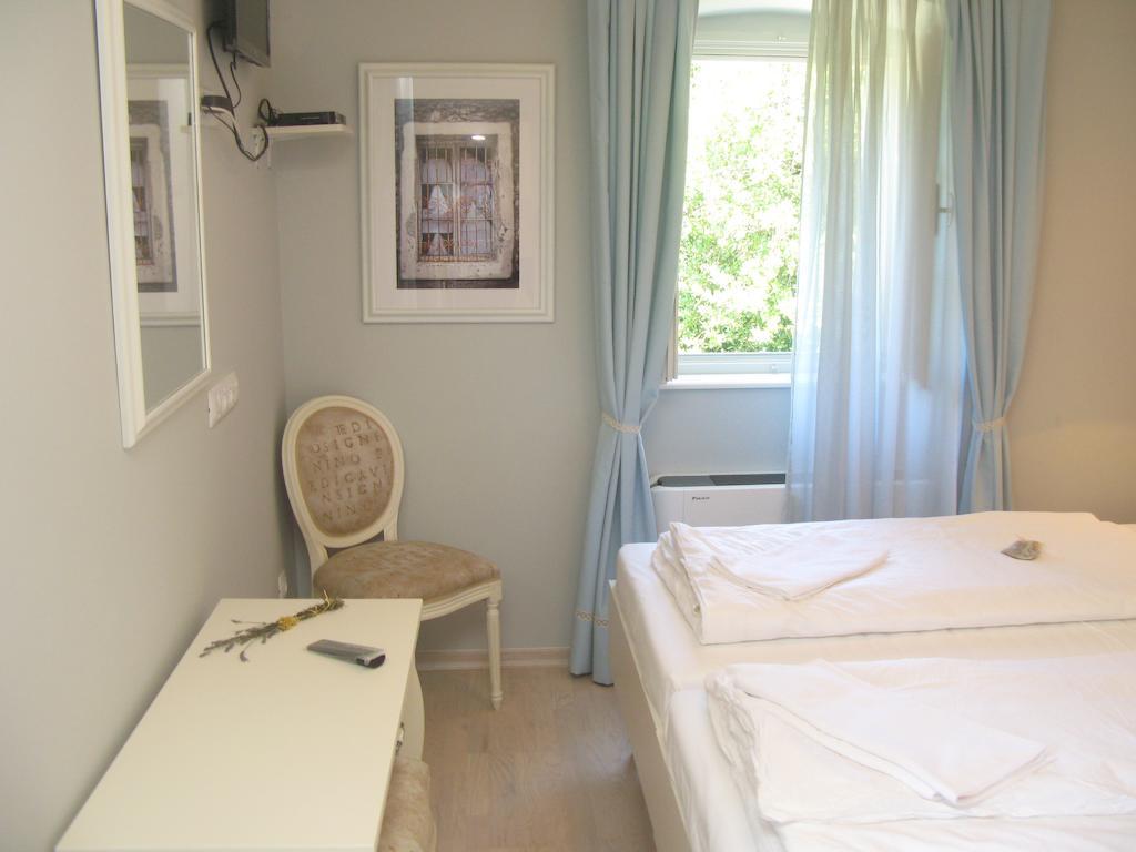 Hotel Villa Elisabeth - Veli Losinj Health Resort Rom bilde